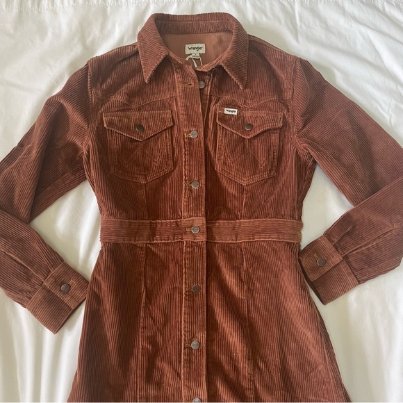 NWT Wrangler Slim-Fit Western Corduroy Dress in Pony Brown Size S - Picture 5 of 14